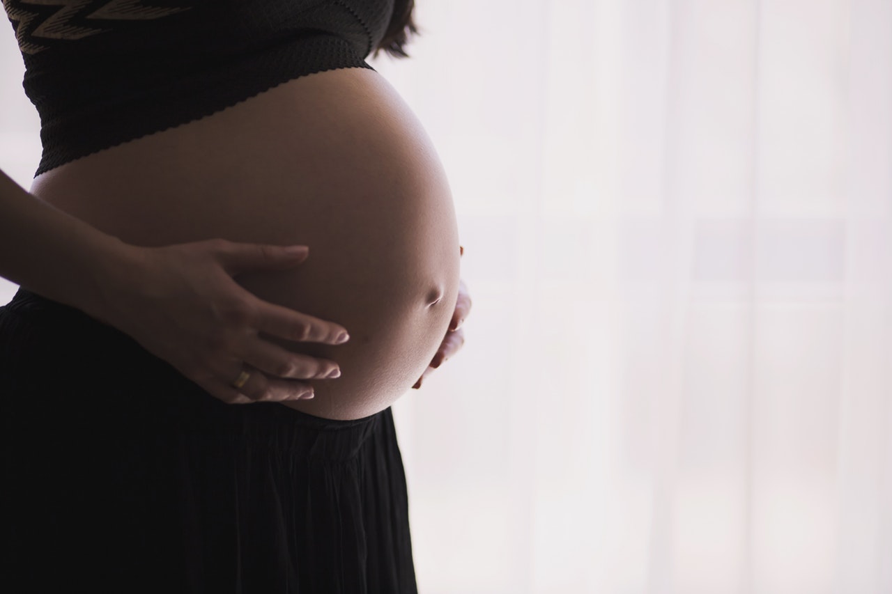 a pregnant woman in black clothes
